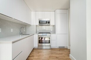 1410 Columbia Rd, Unit 7F in Boston, MA - Building Photo