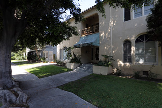 631 S Cloverdale Ave in Los Angeles, CA - Building Photo - Building Photo