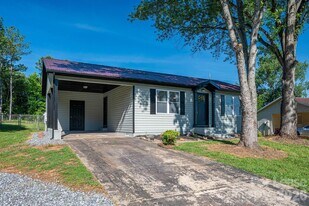 412 Forest Dr in Maiden, NC - Building Photo
