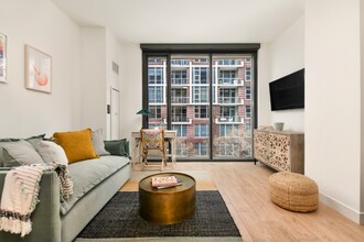 10 S Peoria St in Chicago, IL - Building Photo - Building Photo