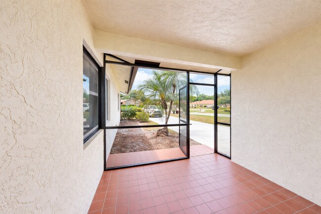 609 White Water Dr in West Palm Beach, FL - Building Photo - Building Photo