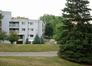 Canabury Pond in Little Canada, MN - Building Photo - Building Photo