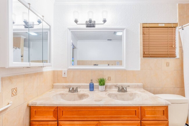 910 NE 49th St in Pompano Beach, FL - Building Photo - Building Photo