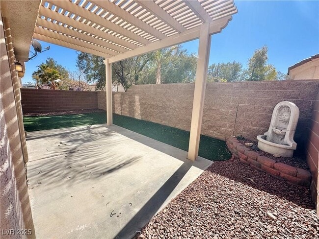 3939 Bella Contada Ln in Las Vegas, NV - Building Photo - Building Photo
