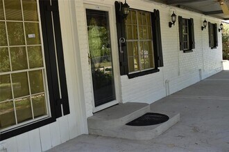 302 Arrowhead Dr in Montgomery, TX - Building Photo - Building Photo