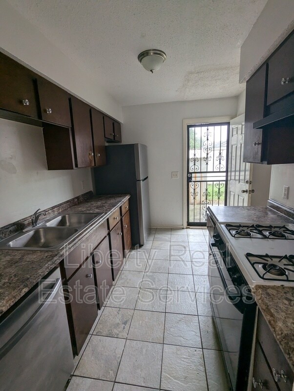 817 Lesa St in Hinesville, GA - Building Photo - Building Photo