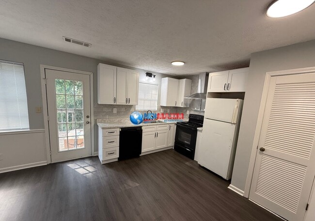 property at 2603 Parkside Way SW
