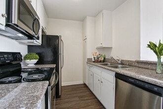 Casa De Vida in Los Angeles, CA - Foto de edificio - Building Photo