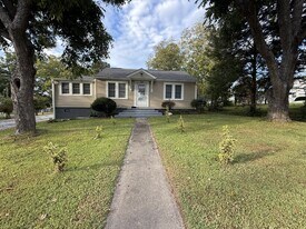 208 Travora St in Graham, NC - Building Photo