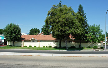 Ross Gardens in Fresno, CA - Building Photo - Building Photo