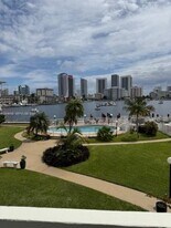 450 Golden Isles Dr, Unit 2G in Hallandale Beach, FL - Building Photo