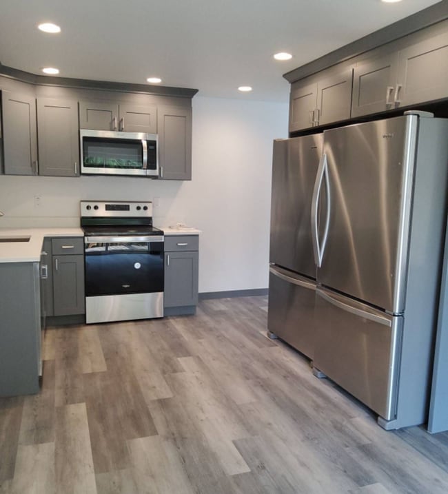 property at 1611 Lakeway Dr