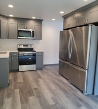 1611 Lakeway Dr in Bellingham, WA - Building Photo - Building Photo