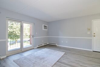 22 Maple Crest Cir in Holyoke, MA - Building Photo - Building Photo