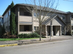 1677 NW Jackson Ave, Unit 1677 in Corvallis, OR - Building Photo - Building Photo