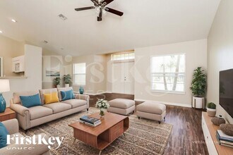 1410 SW 13th St in Cape Coral, FL - Foto de edificio - Building Photo