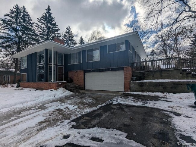 5155 Greenview Dr in Village of Clarkston, MI - Building Photo - Building Photo