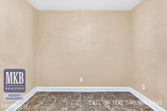 4978 Hunting Hills Cir in Cave Spring, VA - Building Photo - Building Photo