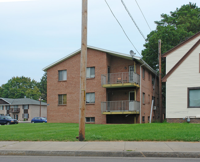 Willow Gardens in Greece, NY - Building Photo - Building Photo