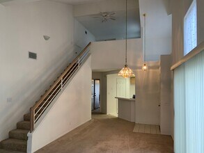 846 Vista Arriago in Camarillo, CA - Foto de edificio - Building Photo