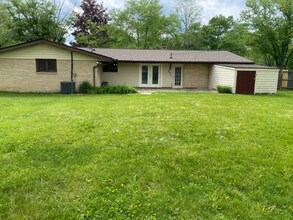 2302 Lakeview Dr in Bellbrook, OH - Building Photo - Building Photo