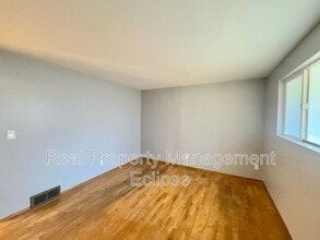 14722 84th Ave NE in Kenmore, WA - Building Photo - Building Photo
