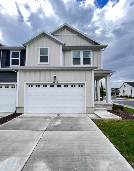 5233 W Cannavale Ln in Herriman, UT - Building Photo