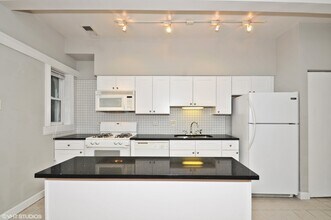 4055 N Sheridan Rd in Chicago, IL - Building Photo - Building Photo