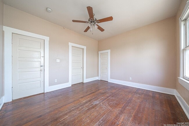property at 204 Mt Vernon Ct