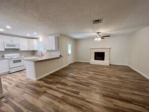 1705 Westwind Dr in Brenham, TX - Building Photo - Building Photo