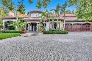 25644 Queenscliff Ct in Calabasas, CA - Building Photo