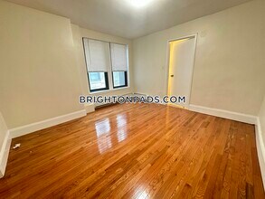 1758 Commonwealth Ave in Boston, MA - Building Photo - Building Photo