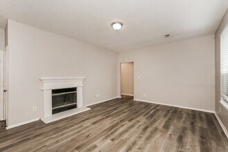 2413 Wildwood Ln in Denton, TX - Foto de edificio - Building Photo