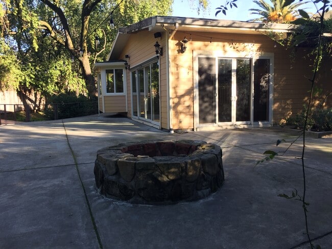101 H Ln in Novato, CA - Building Photo - Building Photo