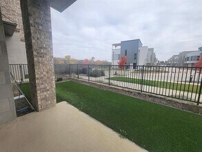 2700 Old Denton Rd in Carrollton, TX - Foto de edificio - Building Photo