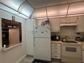 8962 S Hollybrook Blvd in Pembroke Pines, FL - Building Photo - Building Photo