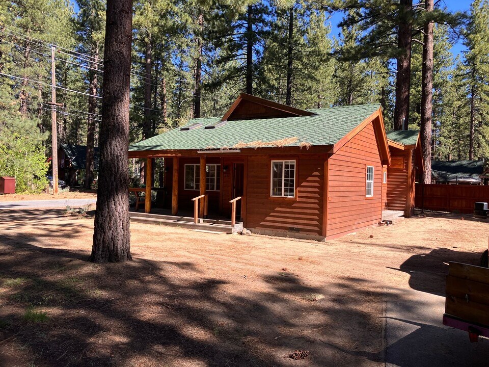 939 Cave Rock Ave in South Lake Tahoe, CA - Building Photo