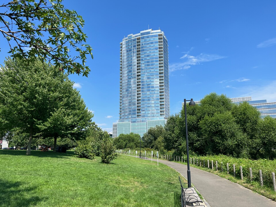 1 Broad St in Stamford, CT - Building Photo