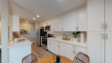 Mocha in Escondido, CA - Foto de edificio - Interior Photo