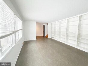 450 Linden Ave in Doylestown, PA - Foto de edificio - Building Photo