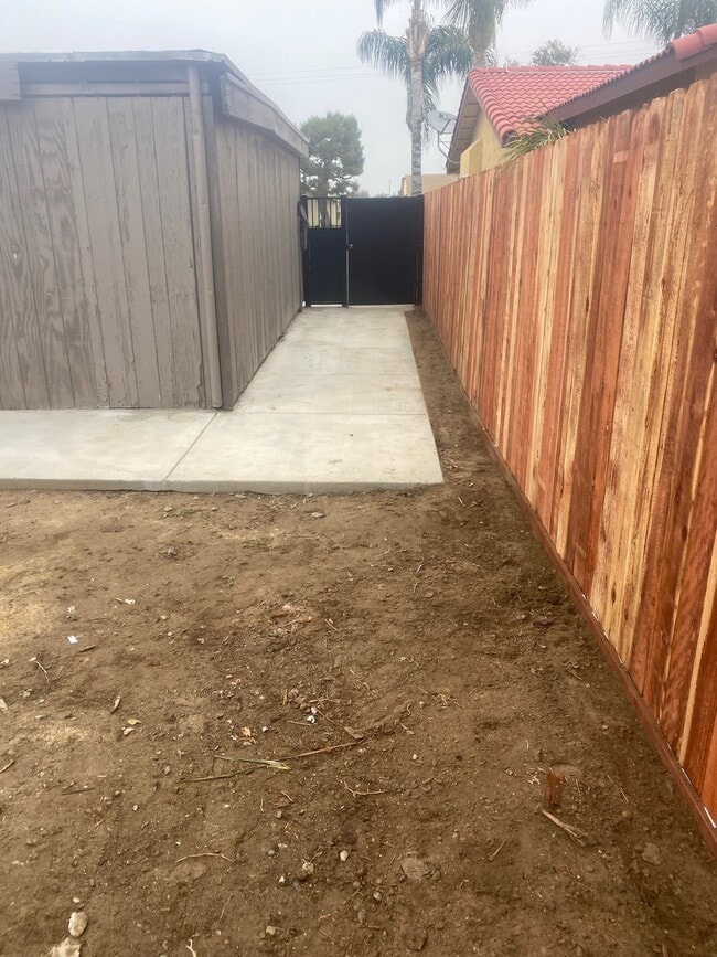 319 W Los Angeles Ave in Shafter, CA - Building Photo - Building Photo