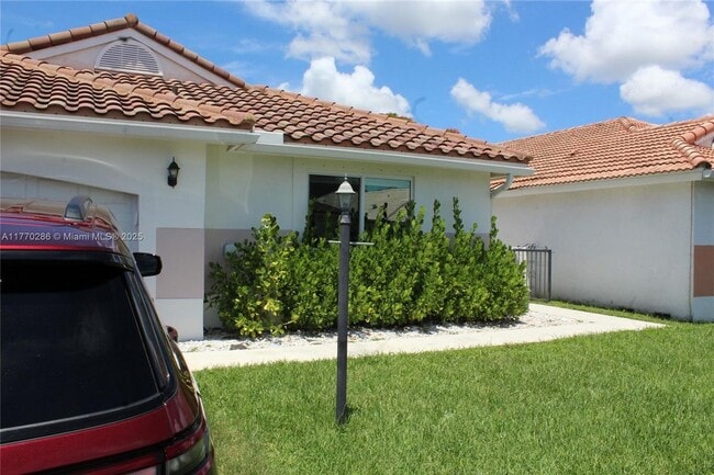 6131 Manchester Ln in Davie, FL - Building Photo - Building Photo