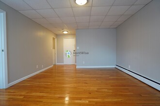 1055 Beacon St in Brookline, MA - Building Photo - Building Photo