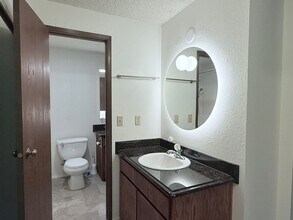 12709 NE 116th St in Kirkland, WA - Building Photo - Building Photo