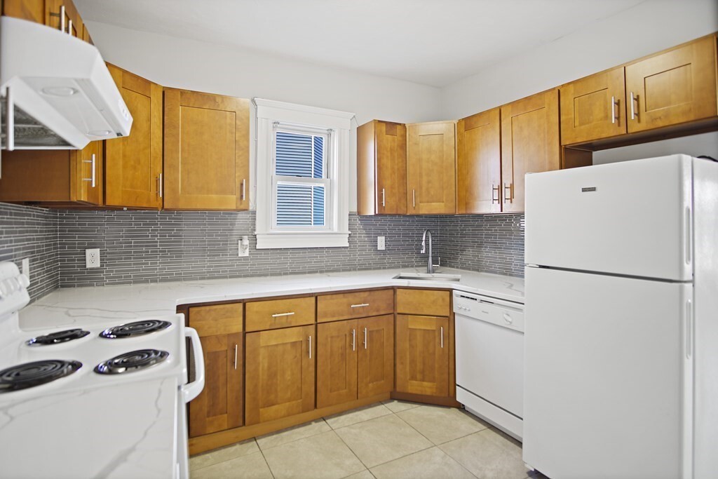2 Redfield St in Boston, MA - Building Photo