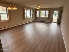 19 Lyford Ct in Toms River, NJ - Building Photo - Building Photo