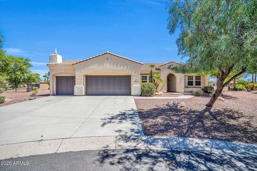 22201 N Montecito Ave in Sun City West, AZ - Building Photo