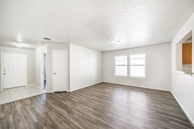 property at 4915 Winding View Ln