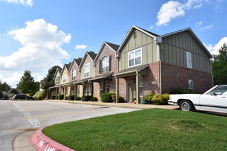 Chester Hills in Springdale, AR - Foto de edificio - Building Photo