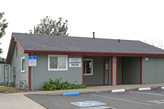 Vintage West Apartments in Livingston, CA - Foto de edificio - Building Photo